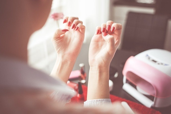 ตรวจสอบขั้นตอนการทำเล็บเจลบนคู่มือแนะนำ