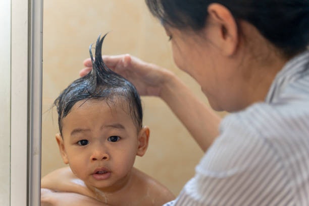 "เวลาที่เหมาะสม" ในการเปลี่ยนไปใช้แชมพูแบบผู้ใหญ่คือเมื่อไร