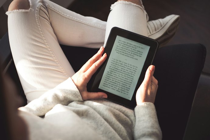 E Reader คืออะไร ต่างจากแท็บเล็ตอย่างไร