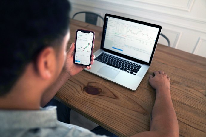 โบรกเกอร์ Forex ที่มีใบอนุญาตกับโบรกเกอร์ที่ไม่มีใบอนุญาต ต่างกันอย่างไร