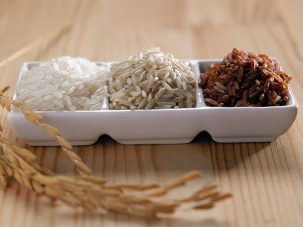 ข้าวกล้องกับข้าวไรซ์เบอร์รี่ แตกต่างกันอย่างไร