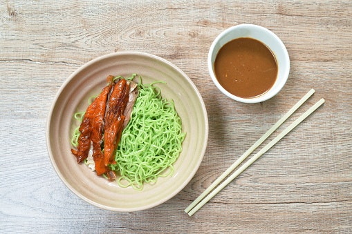 ความแตกต่างของบะหมี่หยกและบะหมี่ทั่วไป