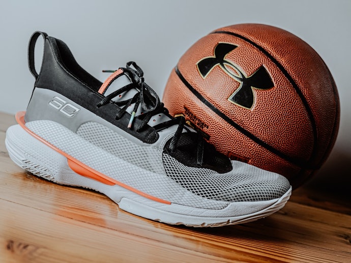 ประวัติ Under Armour แบรนด์เสื้อผ้าและอุปกรณ์กีฬายอดนิยม