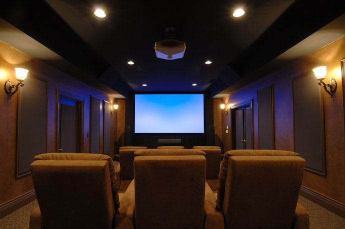 โปรเจคเตอร์ดูหนังแตกต่างจากโปรเจคเตอร์ทั่วไปอย่างไร ?