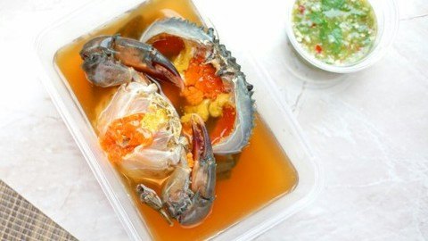 เลือกปูไข่ดองจากร้านที่มีรีวิวดี มีมาตรฐานเรื่องความสะอาด สดใหม่