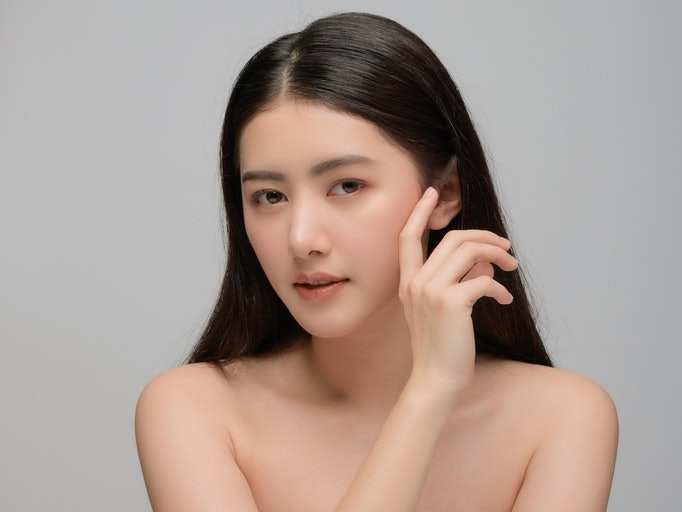 เลือกคลินิกปลูกคิ้วถาวรที่มีการใช้เทคนิคที่ให้ผลลัพธ์เป็นธรรมชาติ