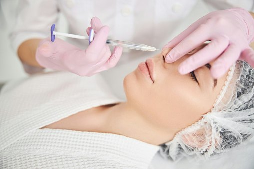 เลือกคลินิกฉีด Filler เสริมจมูก ที่มีแพทย์ผู้เชี่ยวชาญด้านการฉีดฟิลเลอร์โดยตรง