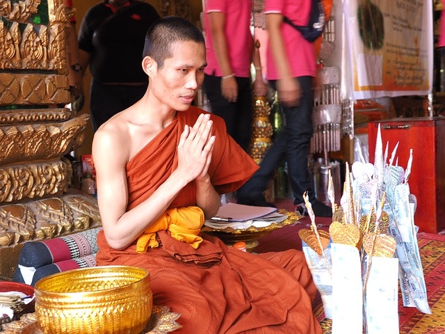 เลือกเครื่องกฐินและบริวารที่เกิดประโยชน์สูงสุดต่อพระภิกษุสงฆ์