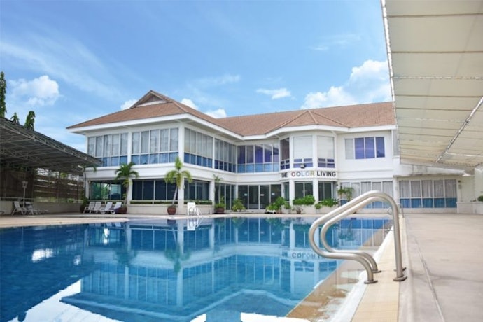 เลือกที่พักบางปูที่มีสระว่ายน้ำ และกิจกรรมภายในโรงแรม