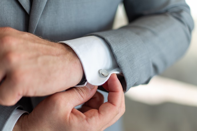 เลือก Cufflinks จากดีไซน์และรูปทรงให้เข้ากับเสื้อเชิ้ตและเสื้อสูท