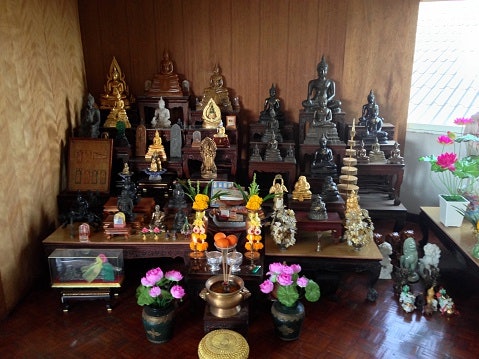 ภาชนะสำหรับใส่ของไหว้พระในบ้าน