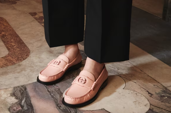 เลือกรองเท้า Gucci ผู้หญิงที่มีดีไซน์คลาสสิกใช้งานได้ทุกยุคทุกสมัย
