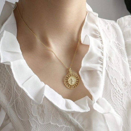 เลือกสร้อย Swarovski ที่เหมาะสมกับลักษณะของลำคอ