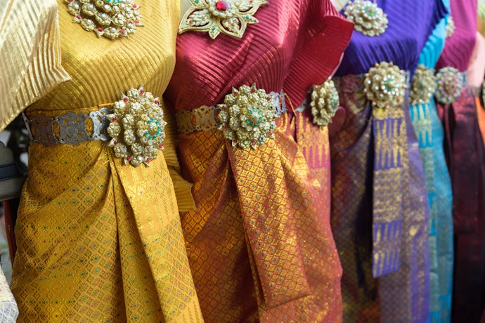เลือกร้านเช่าชุดไทย อยุธยา ที่มีเครื่องประดับหรือพร็อพให้ด้วย