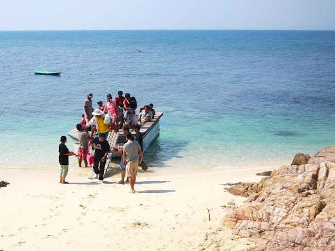 เลือกที่พักเกาะมันนอกแบบแพ็กเกจ รวมห้องพัก อาหารและเรือรับส่ง