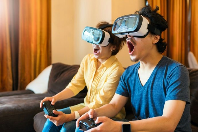 หากเล่นกับเพื่อนหรือครอบครัว แนะนำให้เลือกเกมที่ให้สัมผัสอันตื่นเต้นและประสบการณ์ที่เหมือนจริง