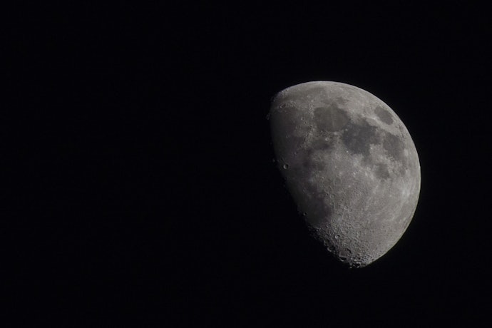 เลนส์ระยะไกล (Telephoto Lens)