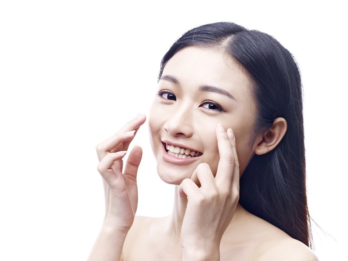 เลือกเซรั่มที่มีส่วนผสมช่วยเสริมการทำงานของ Collagen ในการเพิ่มความกระชับให้ผิว