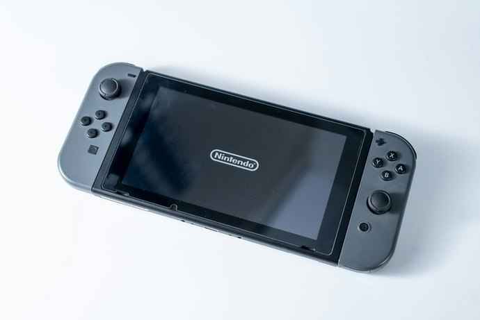 ถ้าชอบเล่นที่บ้าน ให้เลือกเกมที่รองรับบนเครื่องเกม PS4, Nintendo Switch, PC