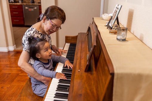 อัพไรท์เปียโน (Upright Piano)