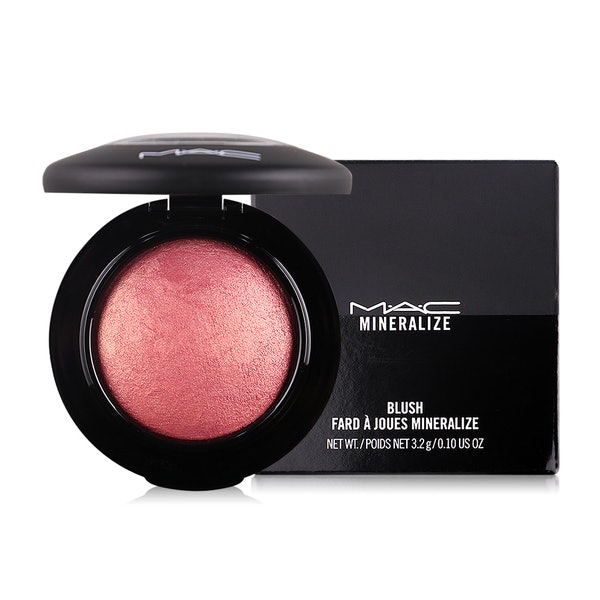 MAC MINERALIZE BLUSH โดดเด่นด้วยประกายชิมเมอร์เนื้อละเอียด