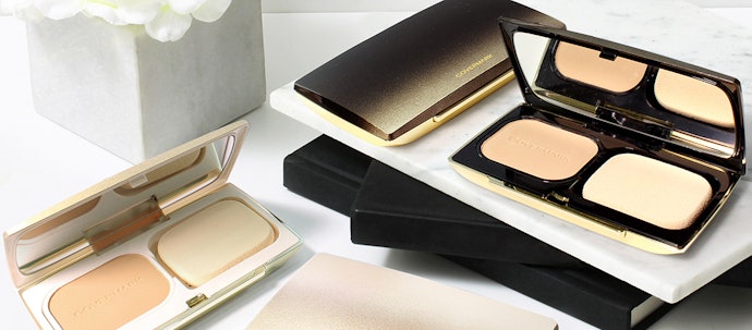แป้งผสมรองพื้น (Powder Foundation) : เหมาะกับสาว ๆ ผิวมันและผิวผสม