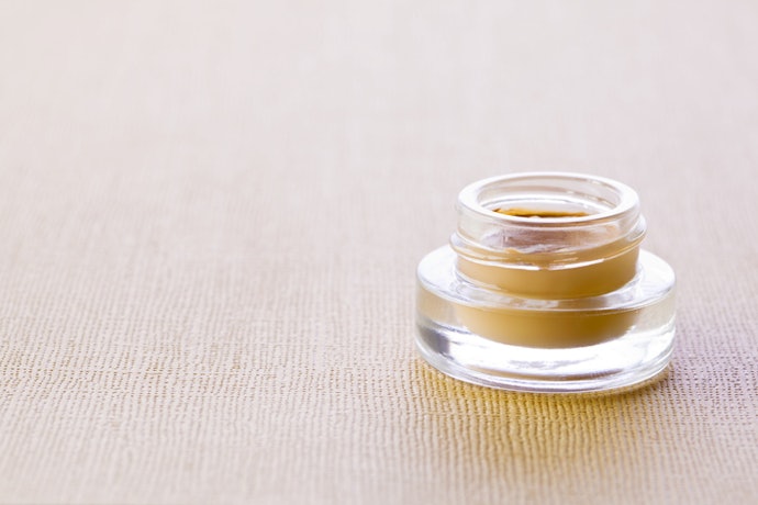 รองพื้นแบบครีม (Cream Foundation) ปกปิดดี ชุ่มชื้นสูง