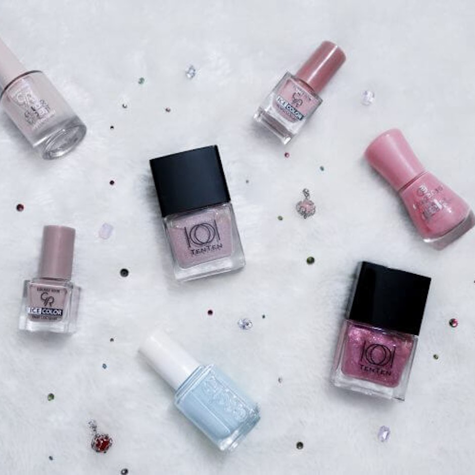 7 สีทาเล็บที่เหมาะสำหรับสาววัยทำงาน แนะนำโดย Nail Blogger "Misscandyunicorns"