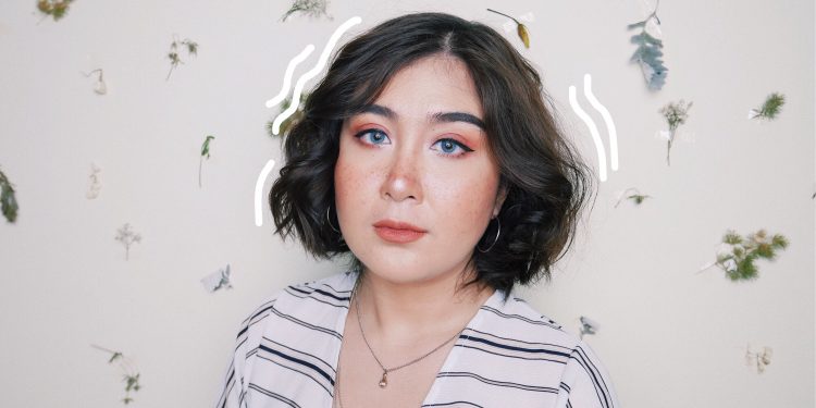 แต่งหน้าสวยด้วยเครื่องสำอางหลักร้อยสไตล์ PEAR SILK