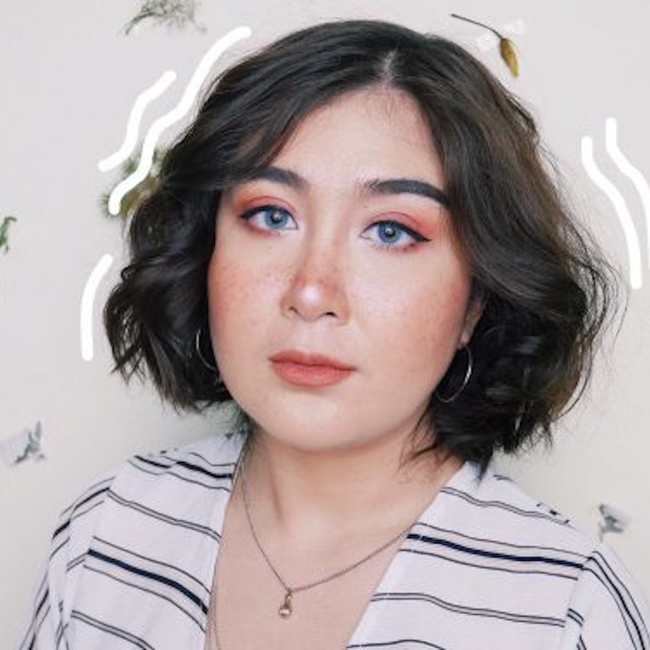 แต่งหน้าสวยด้วยเครื่องสำอางหลักร้อยสไตล์ PEAR SILK