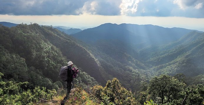 นายสองสามก้าวแนะนำอุปกรณ์ที่จำเป็นสำหรับออกแคมป์