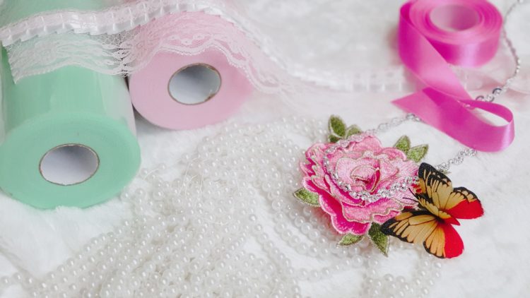 ผู้เชี่ยวชาญแนะนำอุปกรณ์ตัดเย็บชุดออกงานเด็ก Handmade