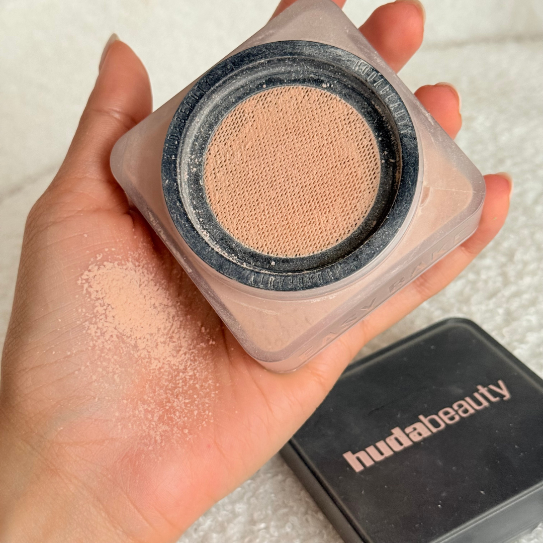 Huda Beauty Huda Beauty Easy Bake Loose Powder Translation missing: th.activerecord.decorators.item_part_image/alt