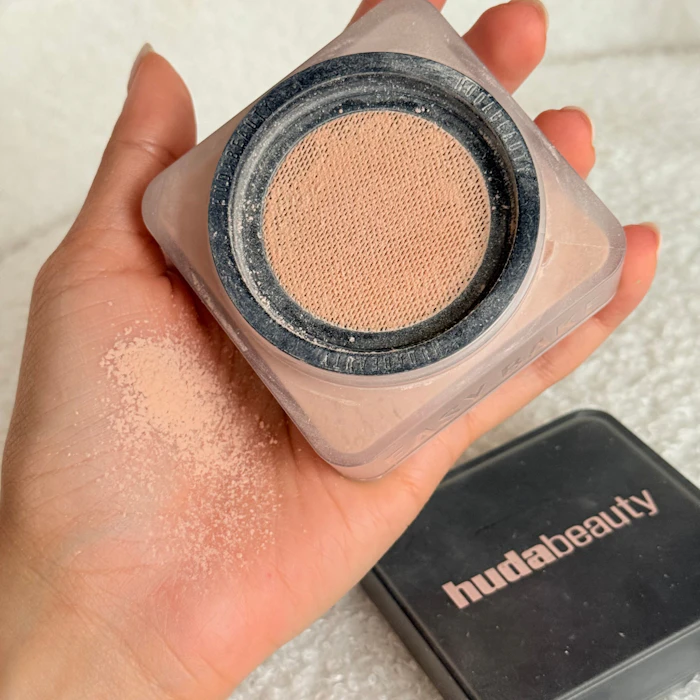 Huda Beauty Huda Beauty Easy Bake Loose Powder Translation missing: th.activerecord.decorators.item_part_image/alt