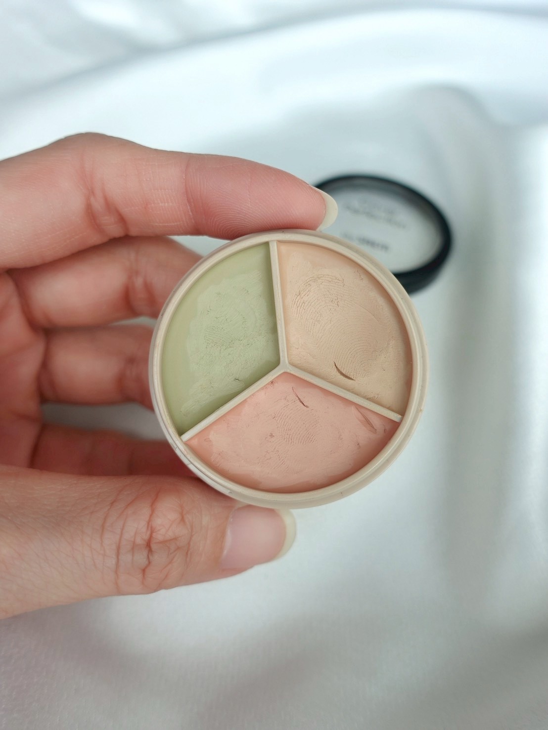 the SAEM Cover Perfection Triple Pot Concealer Translation missing: th.activerecord.decorators.item_part_image/alt