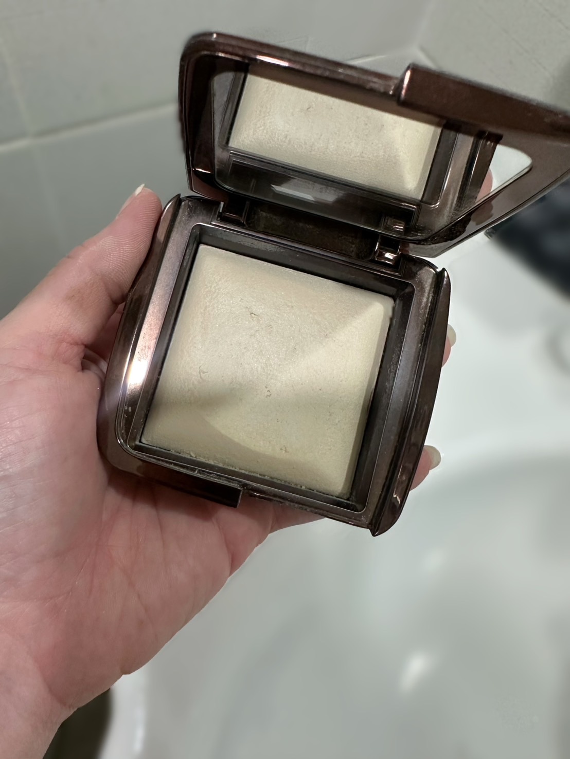 HOURGLASS Ambient Lighting Powder   Translation missing: th.activerecord.decorators.item_part_image/alt