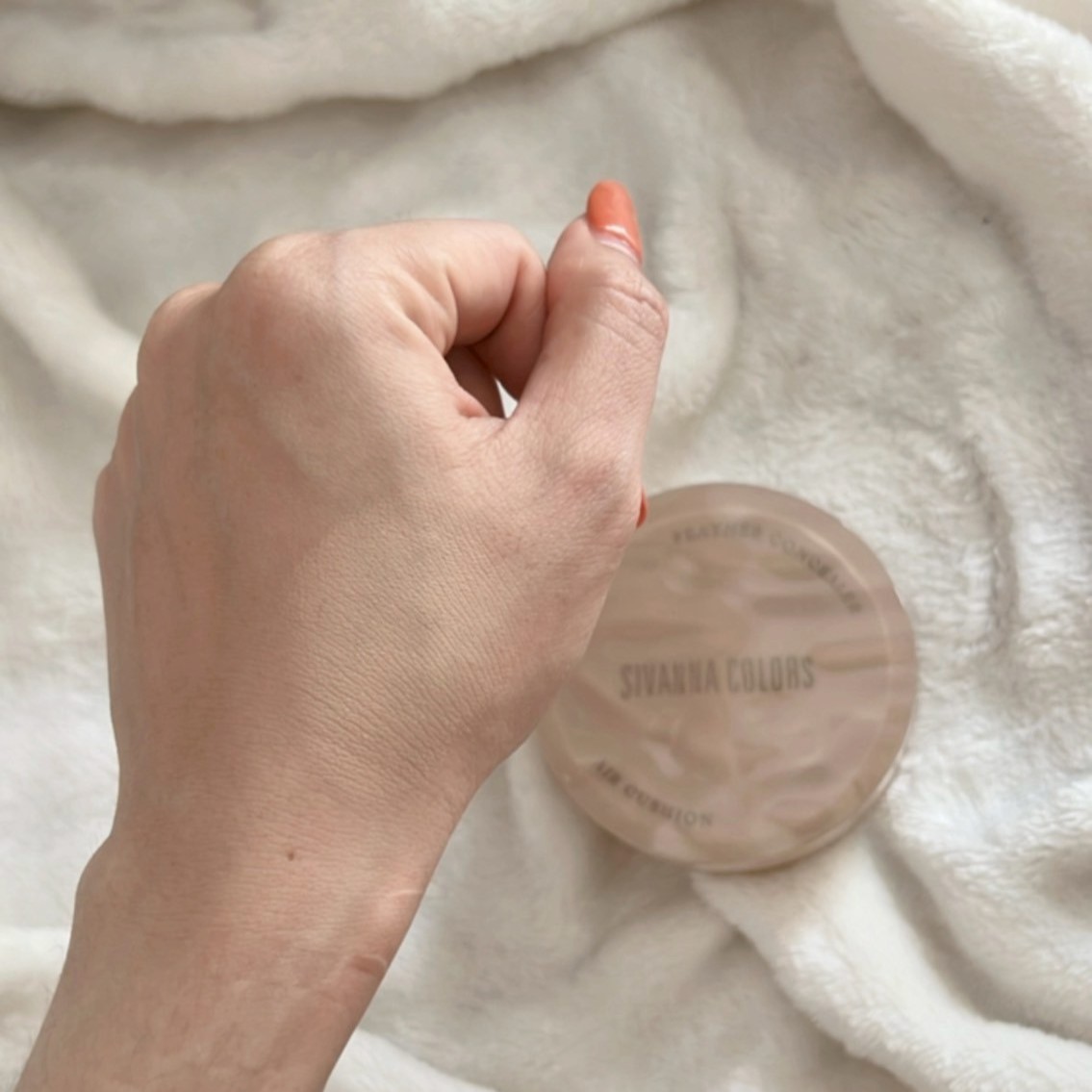 SIVANNA  FEATHER CONCEALER AIR CUSHION Translation missing: th.activerecord.decorators.item_part_image/alt