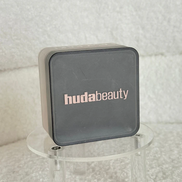Huda Beauty Huda Beauty Easy Bake Loose Powder Translation missing: th.activerecord.decorators.item_part_image/alt