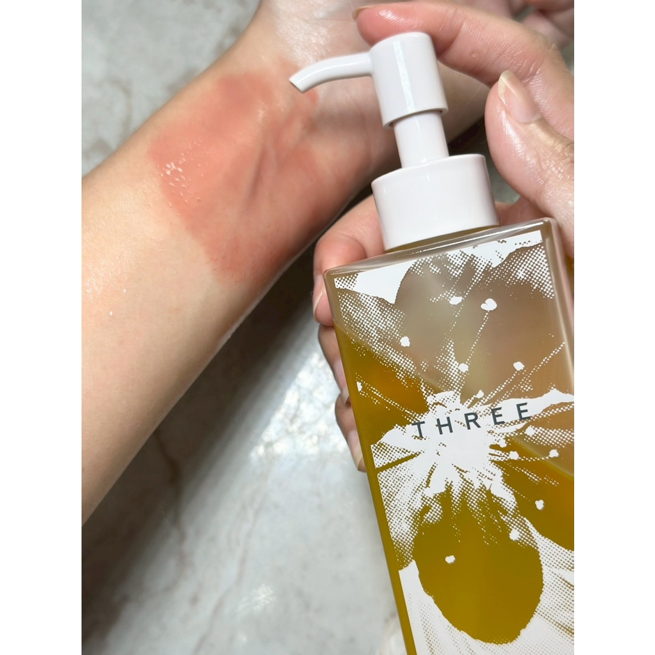 THREE Balancing Cleansing Oil N SA Translation missing: th.activerecord.decorators.item_part_image/alt