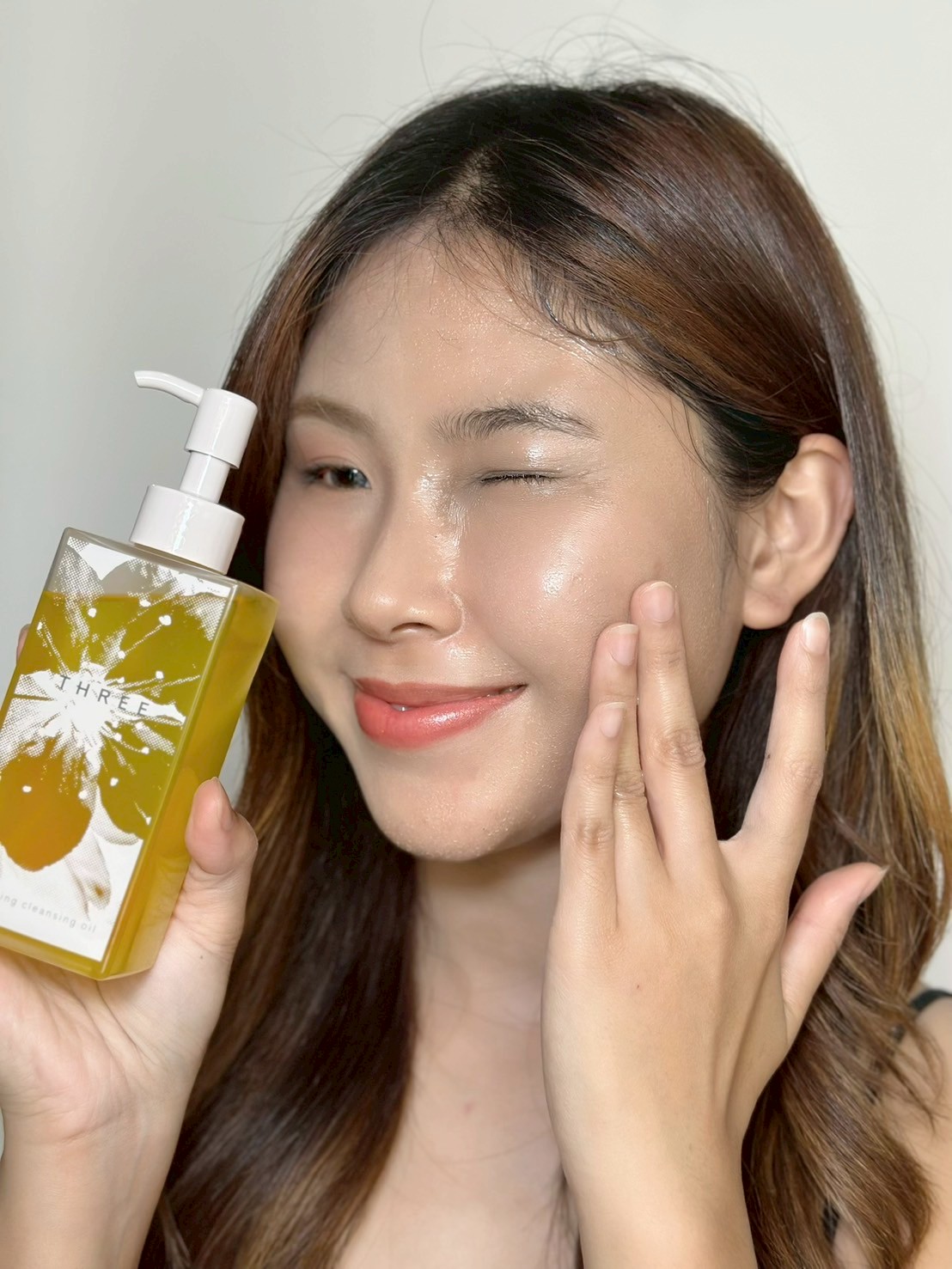 THREE  Balancing Cleansing Oil N SA Translation missing: th.activerecord.decorators.item_part_image/alt