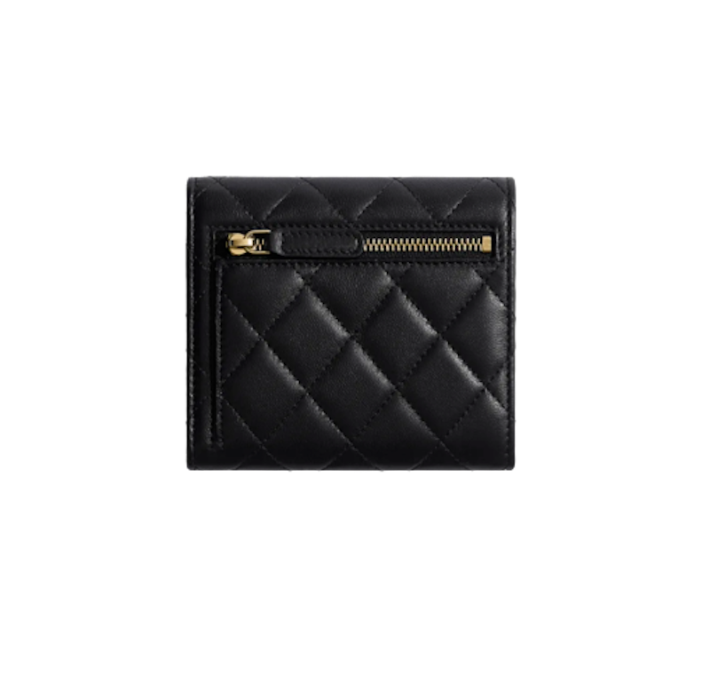 กระเป๋าสตางค์ รุ่น Classic Small Flap Wallet 2