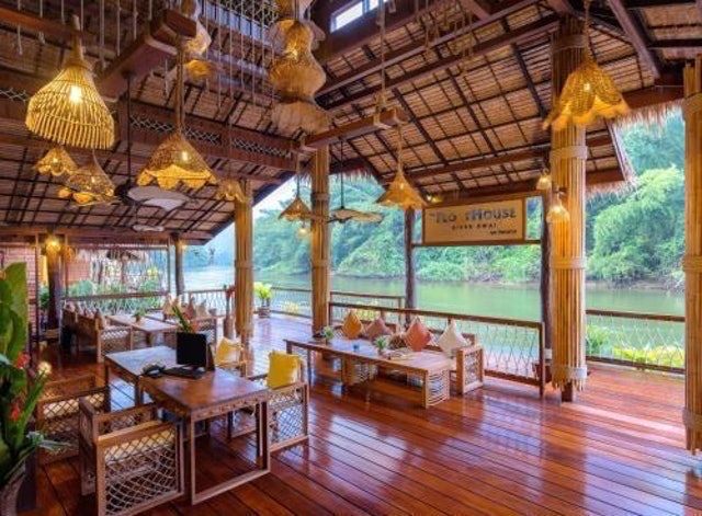 ที่พักกาญจนบุรี ริมน้ำ เดอะ โฟลทเฮ้าส์ ริเวอร์แคว รีสอร์ท 3