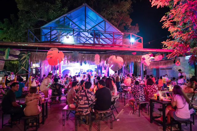 ที่พักเกาะล้าน PAUSE Resort & Bar 5