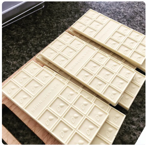 ไวท์ช็อกโกแลต White Chocolate Bar Guiltless White 35% Plain 2