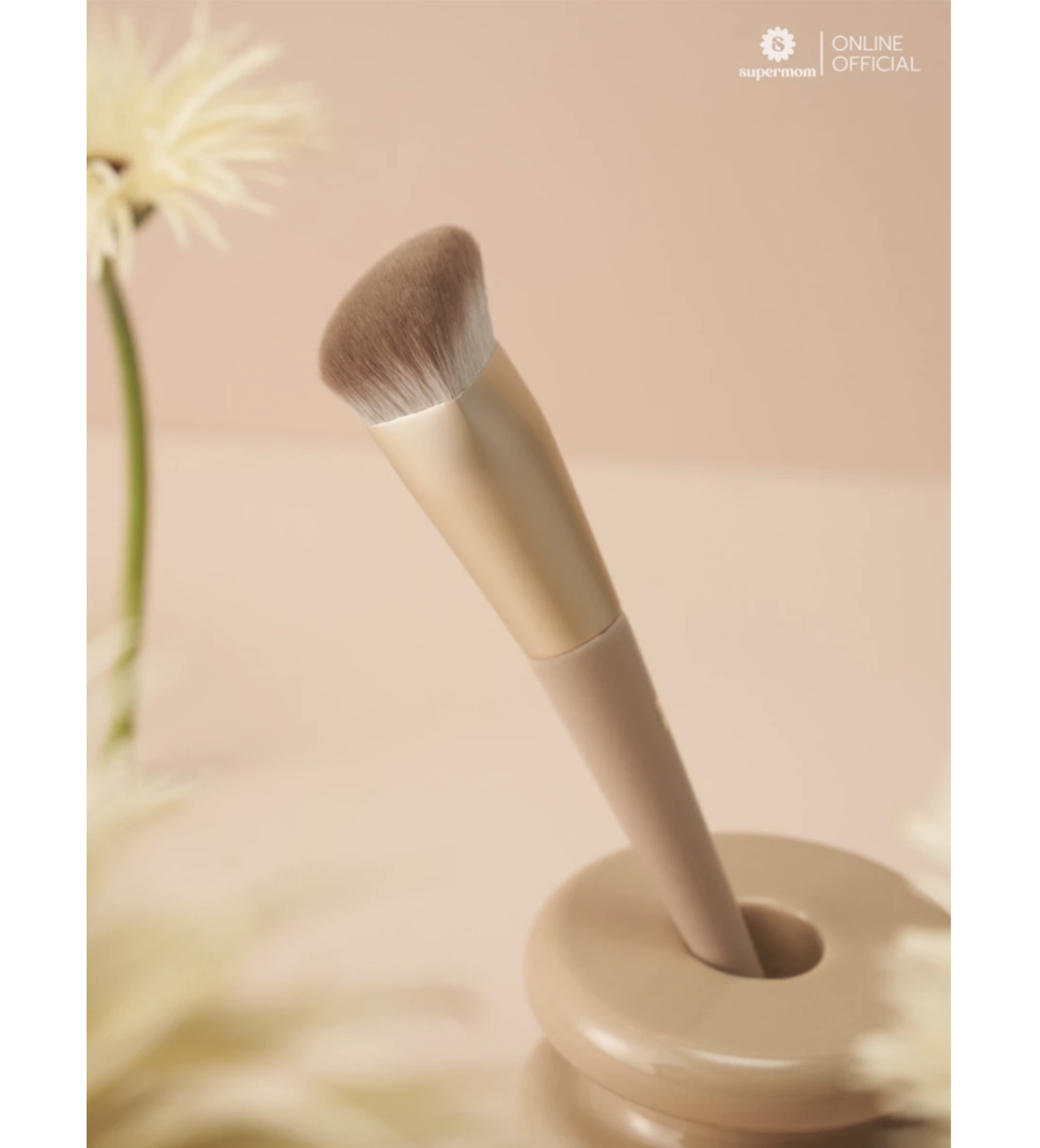 Triangle Foundation Brush 4