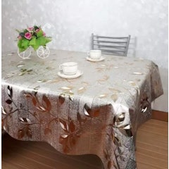 3. MPI ผ้าปูโต๊ะพลาสติก ลายใบไม้ สีเงิน – ทอง