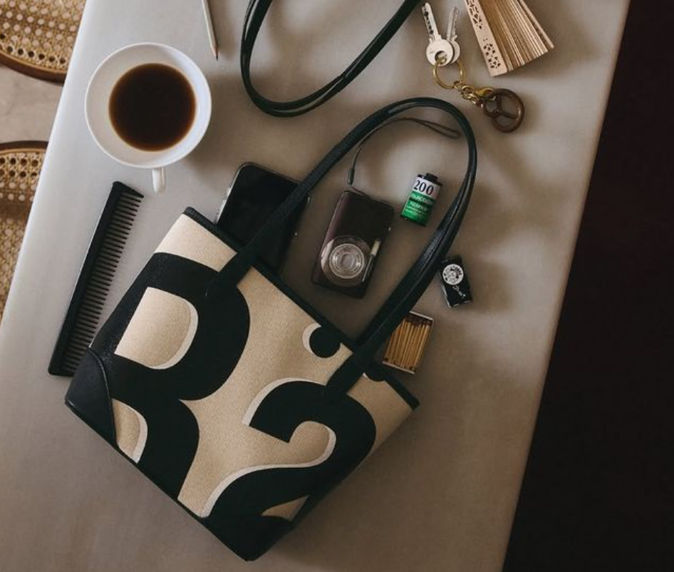 กระเป๋า x UNO Mini City Tote Decaf 3