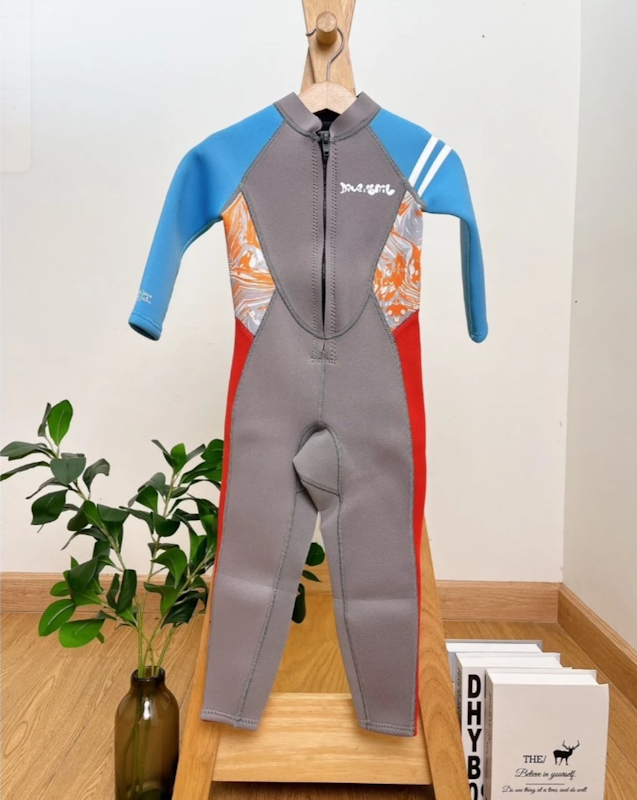 ชุดว่ายน้ำเด็ก Wetsuit 2