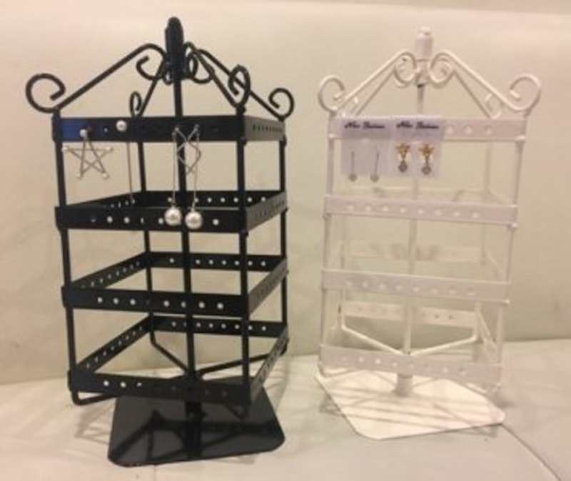 4. No Brand – ที่แขวนต่างหูแบบหมุนได้ ขนาดเล็ก 1