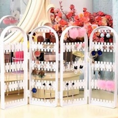5. No Brand – ที่แขวนต่างหูและเครื่องประดับ 4 บานพับ